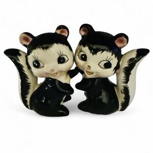 Vintage MCM 1950's Huggers Skunk Ceramic Salt and Pepper Shakers Japan - A1101